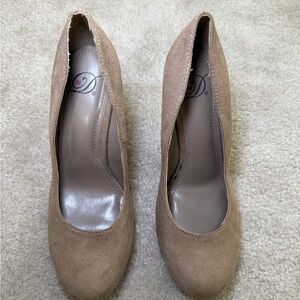 Elegant Tan Women's Pumps